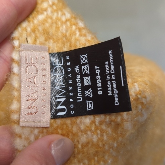 Unmade Copenhagen Sweater Blanket Scarf Wrap Fringe Acrylic Denmark - Picture 6 of 8